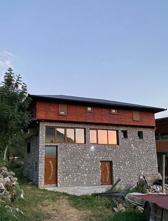 Shpija E Gjyshit Vuthaj Hotel Gusinje Екстериор снимка